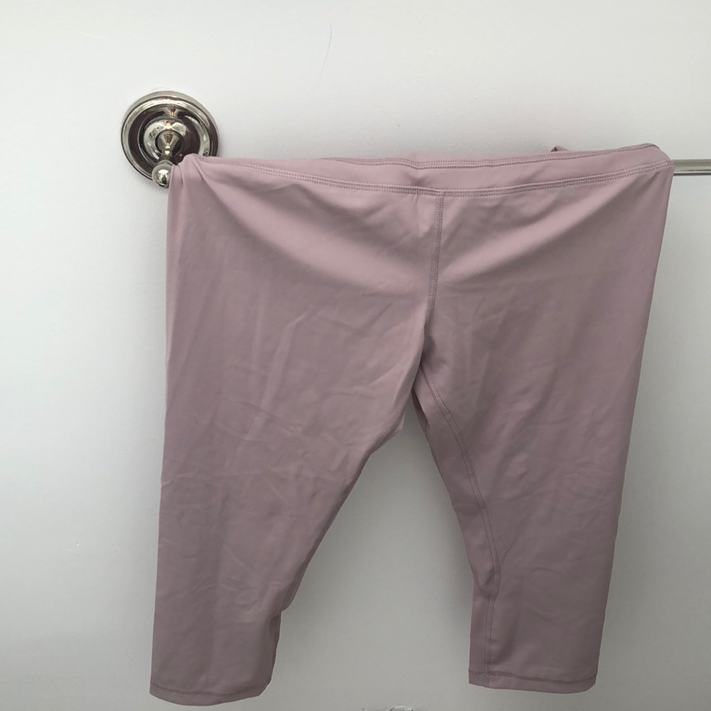 Pinky beige leggings in the colour “moon phase”